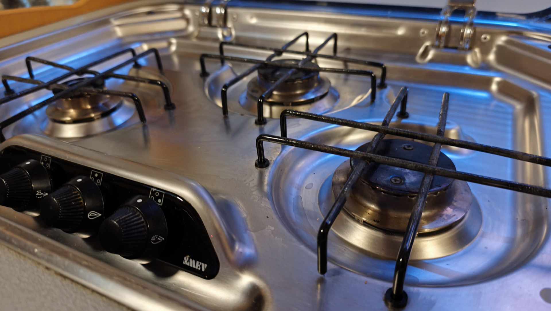 Cómo limpiar la cocina de la autocaravana